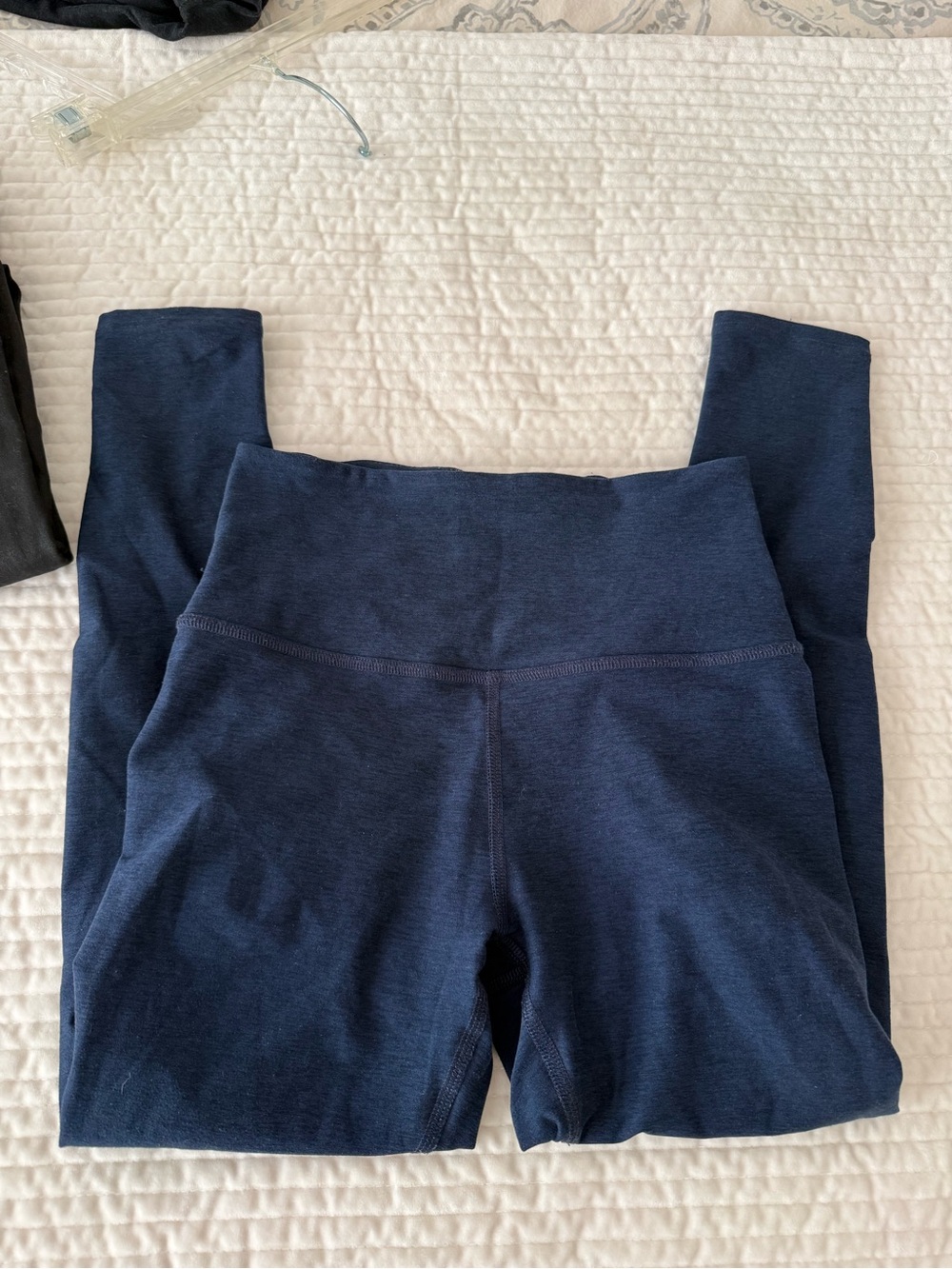 Beyond yoga sz small navy blue leggings